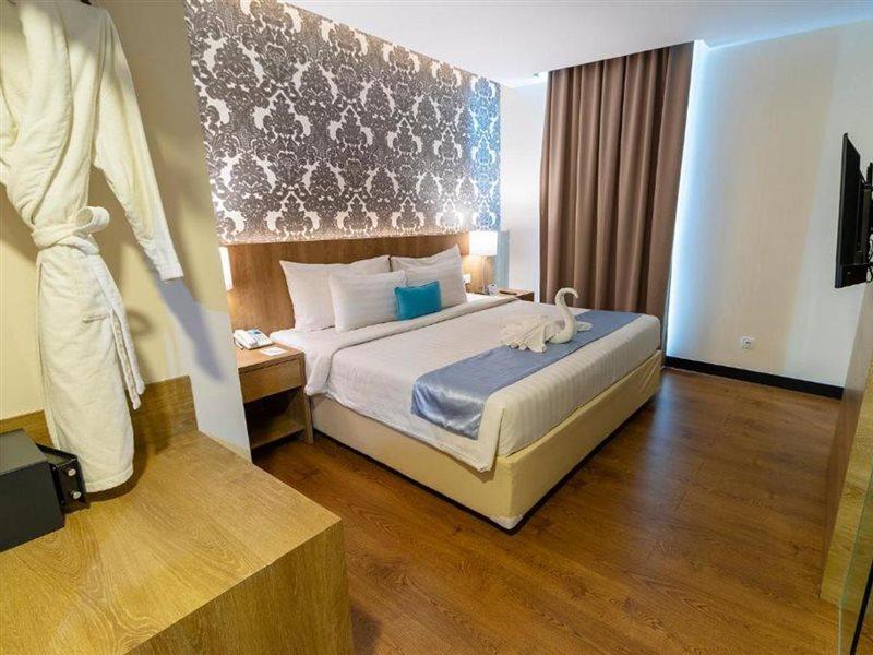 Odua Weston Jambi Hotel Bagian luar foto